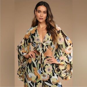 Lulu’s Ready for the Resort Black Floral Print Tie-Front Crop Top